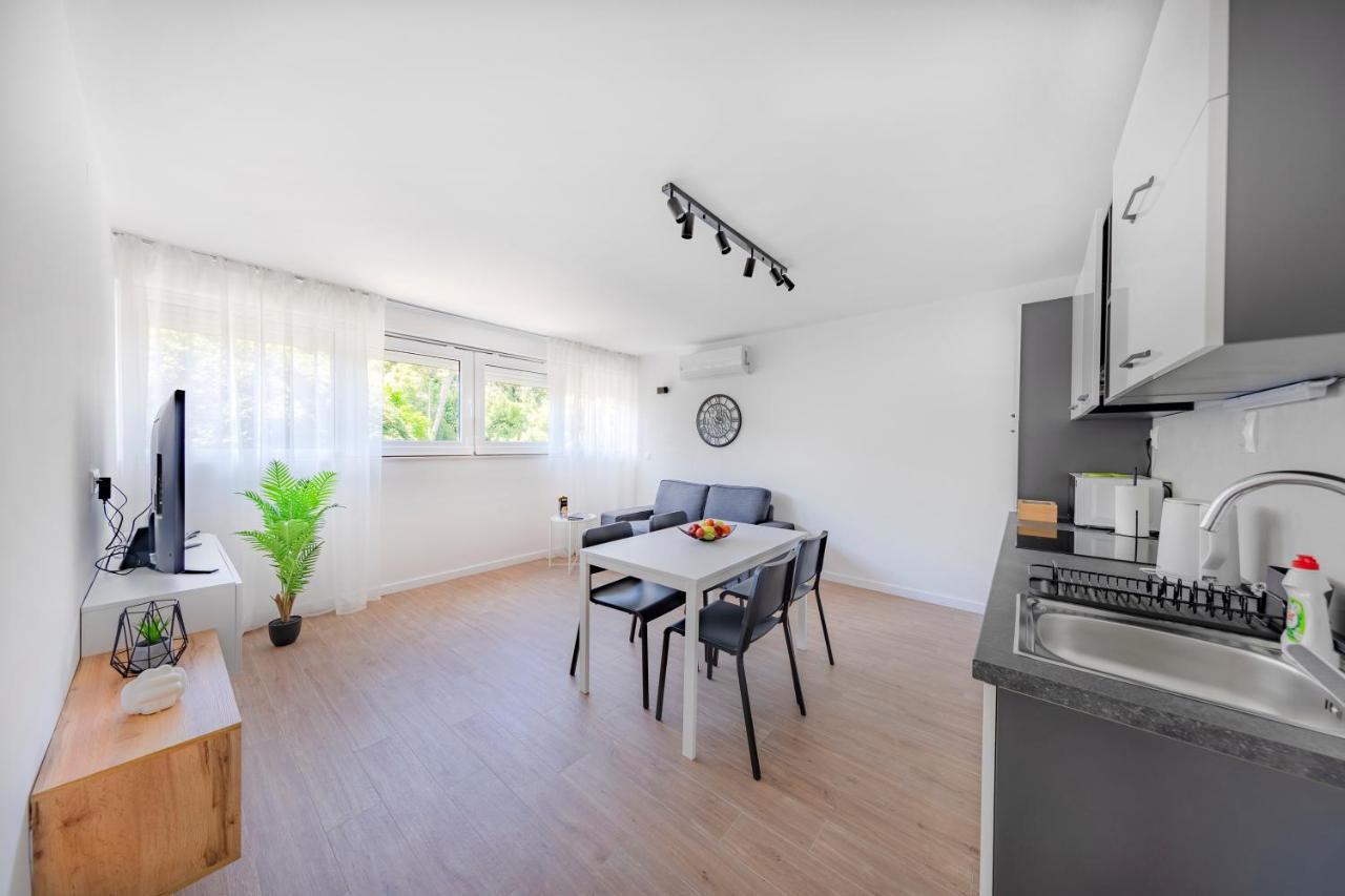 Fani With Free Private Parking Apartment
